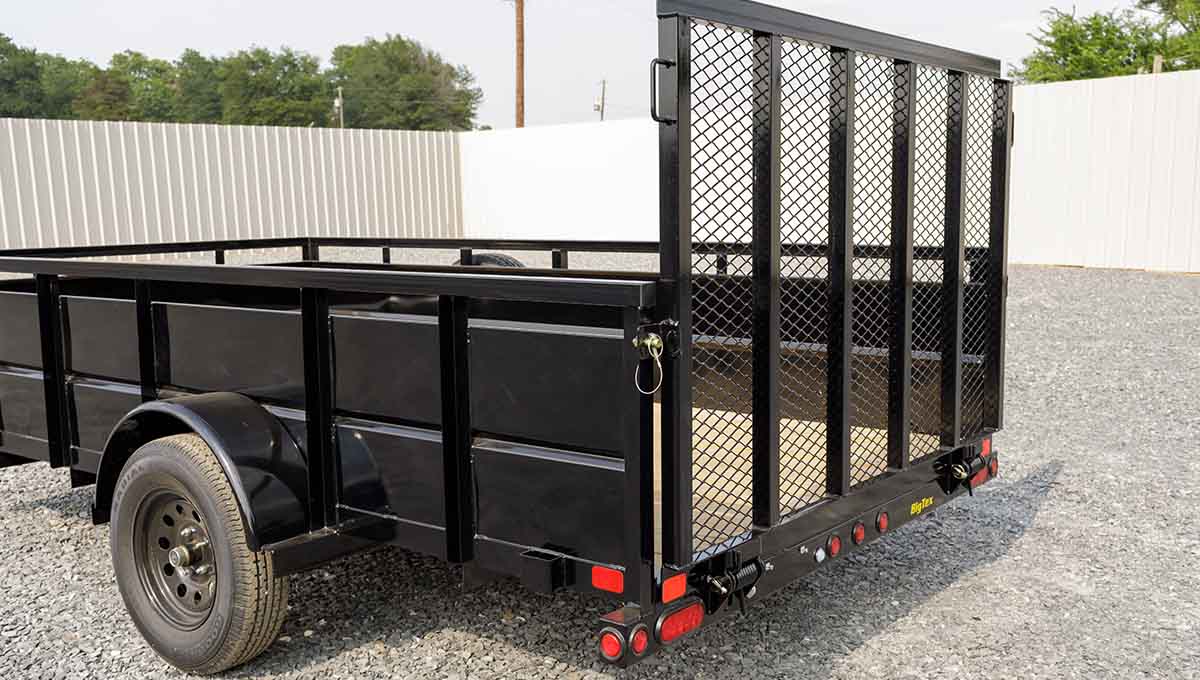 a 35sv black trailer with a yellow sticker that says ' gator ' on it