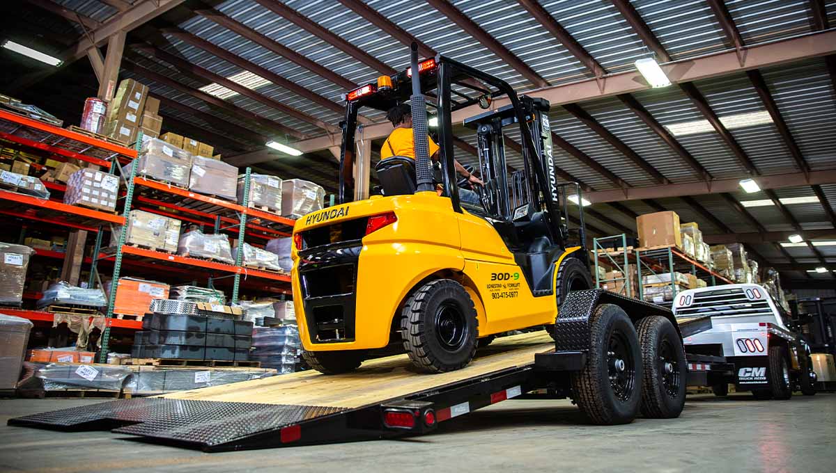 a hyundai forklift is parked on a ramp in a warehouse