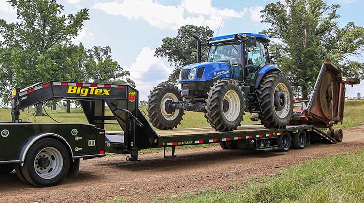 Big Tex Hydraulic Dovetail Gooseneck Trailer Carrying UTV